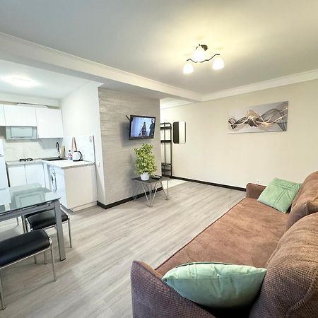 Artal Apartment On Obolonskyi Avenue 16 Киев Экстерьер фото