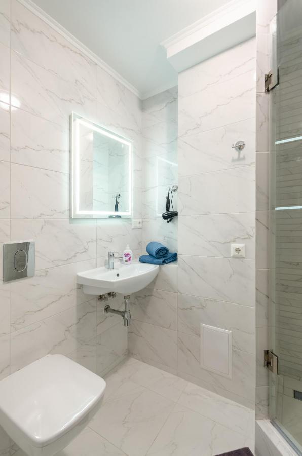 Artal Apartment On Obolonskyi Avenue 16 Киев Экстерьер фото